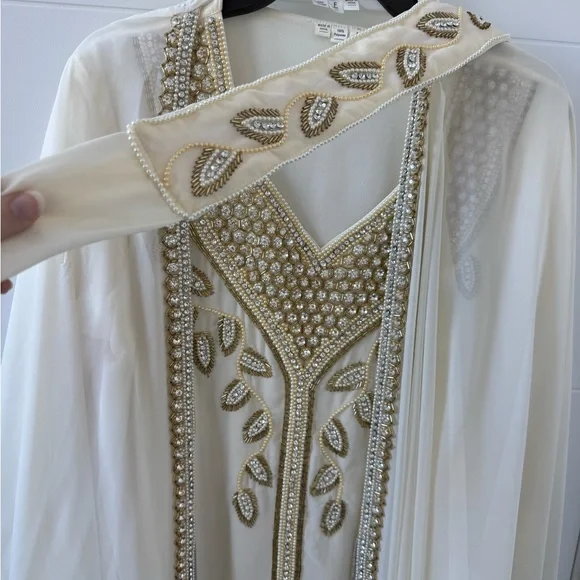 Elegant Ivory and Gold Women's Kaftan/Dress - Picture 6 of 8